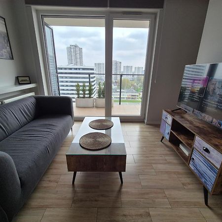 Apartament Wsrod 1000Cy Swiatel - Z Parkingiem W Hali Garazowej- Duzy Balkon Z Lezakami - Piekny Widok Noca Na Panorame Tysiaclecia Катовице Екстериор снимка