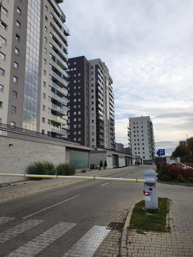 Apartament Wsrod 1000Cy Swiatel - Z Parkingiem W Hali Garazowej- Duzy Balkon Z Lezakami - Piekny Widok Noca Na Panorame Tysiaclecia Катовице Екстериор снимка