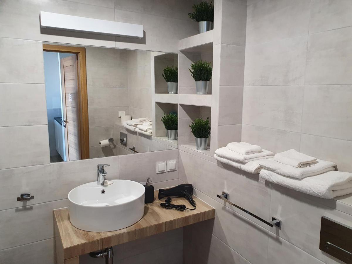 Apartament Wsrod 1000Cy Swiatel - Z Parkingiem W Hali Garazowej- Duzy Balkon Z Lezakami - Piekny Widok Noca Na Panorame Tysiaclecia Катовице Екстериор снимка