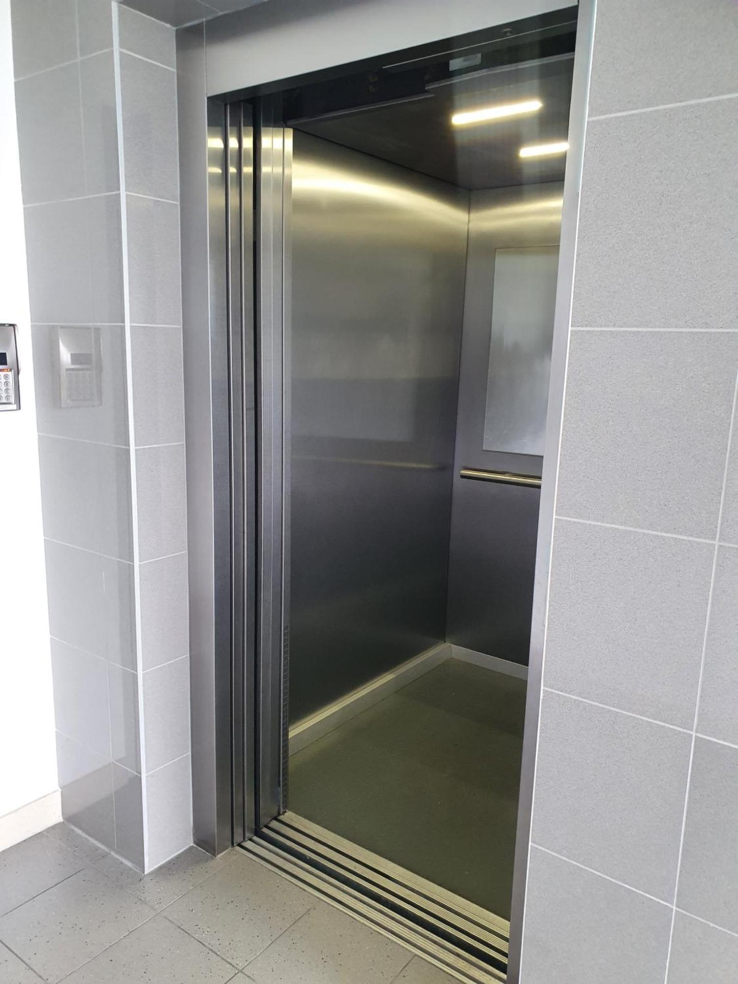 Apartament Wsrod 1000Cy Swiatel - Z Parkingiem W Hali Garazowej- Duzy Balkon Z Lezakami - Piekny Widok Noca Na Panorame Tysiaclecia Катовице Екстериор снимка