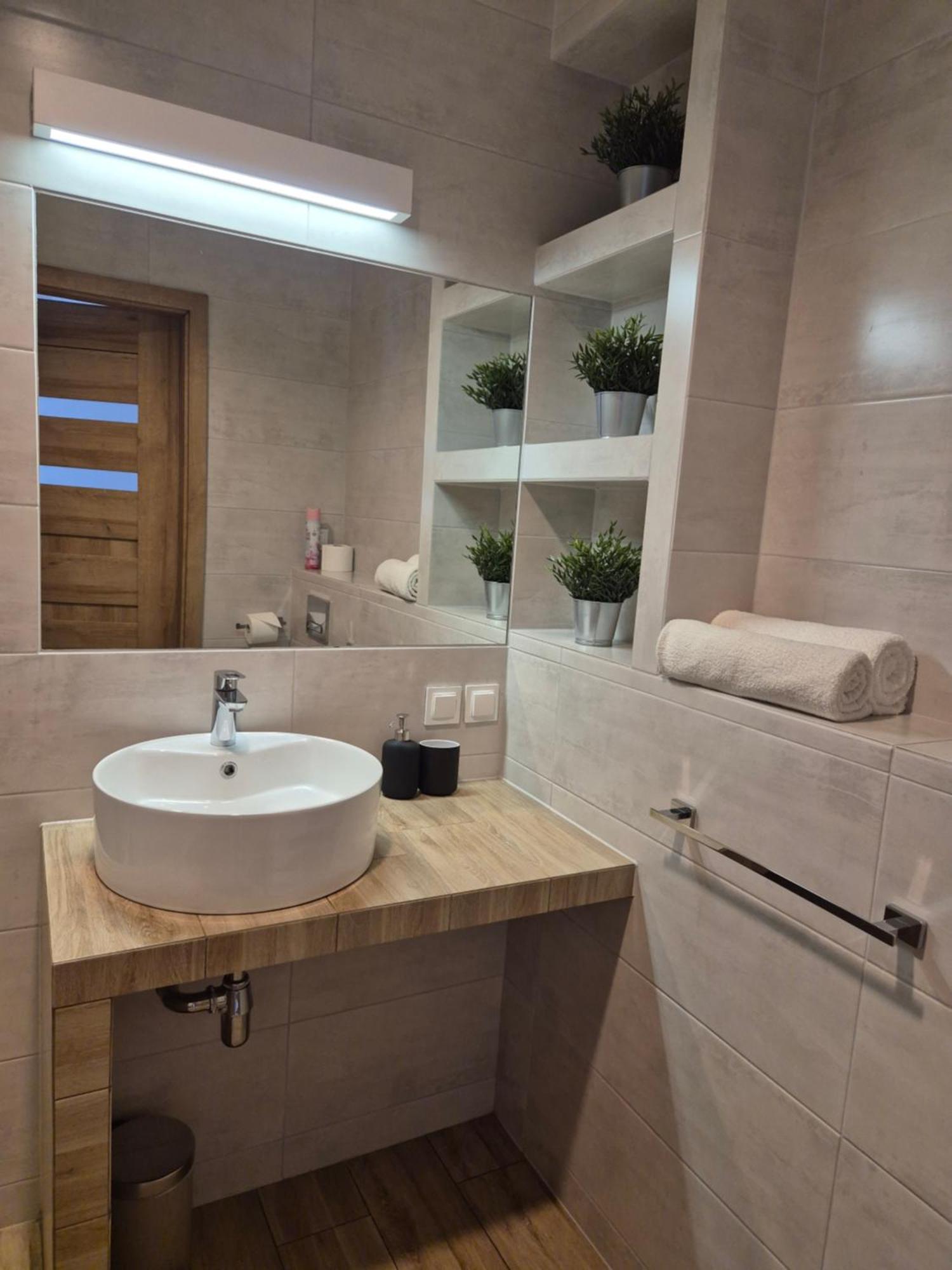 Apartament Wsrod 1000Cy Swiatel - Z Parkingiem W Hali Garazowej- Duzy Balkon Z Lezakami - Piekny Widok Noca Na Panorame Tysiaclecia Катовице Екстериор снимка